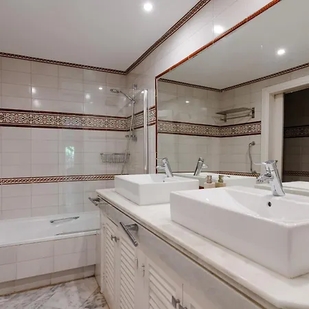 White Pearl Elviria H1 Apartment