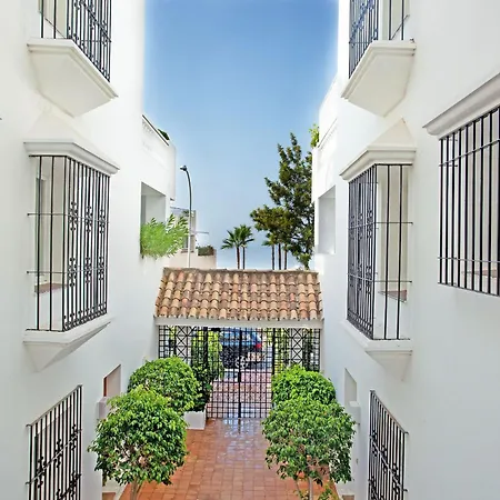 White Pearl Elviria H1